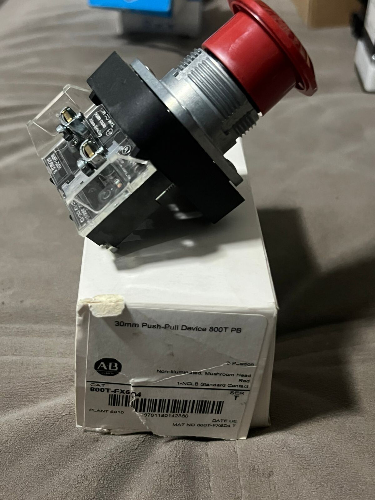 Allen-Bradley 800TFX6D4 Push Button/Retractive – Red