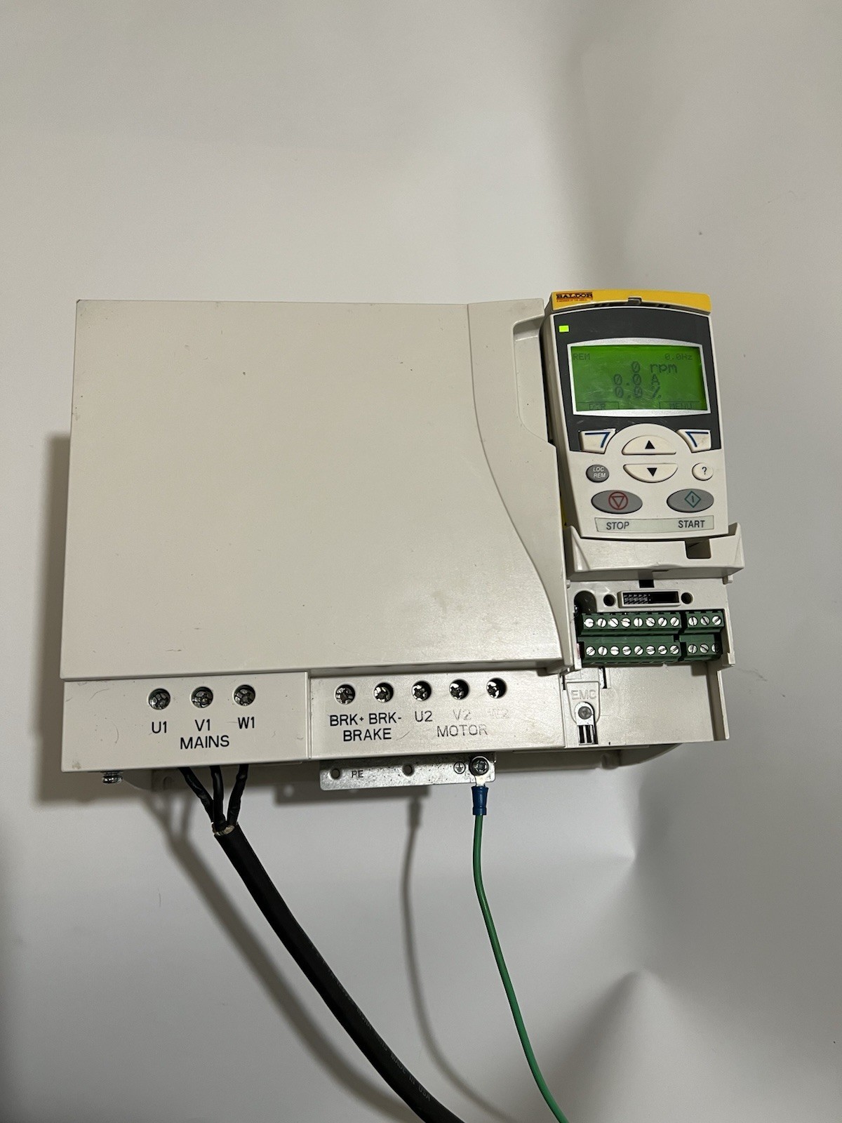 ABB, ACB330 -03U-38A0-4 DRIVE, BALDOR 400-460 VAC 3 PHASE 25 HP