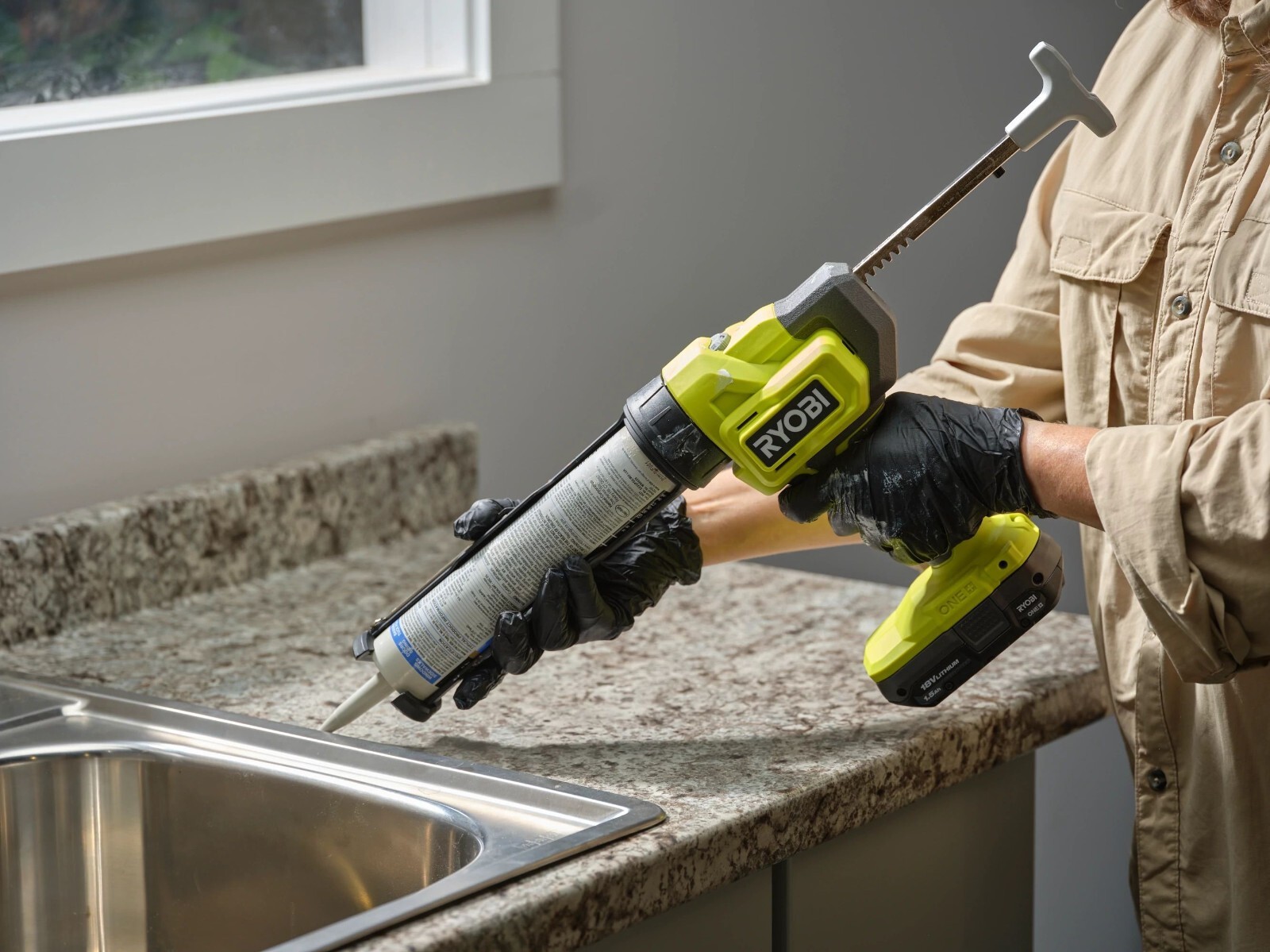 New Ryobi PCL901B – ONE+ 18V Cordless 10 oz. Caulk & Adhesive Gun (Tool Only)