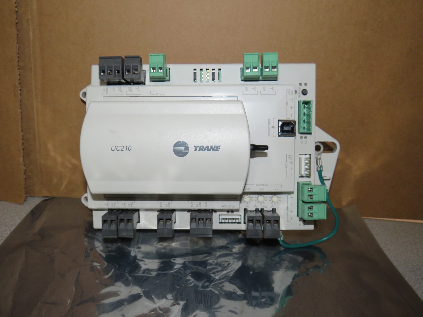 TRANE UC210 X13651610010 PRGRM VAV CONTROLLER NO ACTUATOR BMUC210AAA0100011
