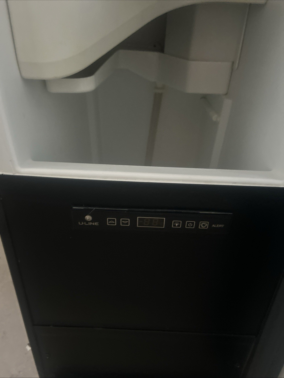 U-Line UHCP115-IS81A 15″ Panel-Ready Clear Ice Machine — NEW / OPEN BOX