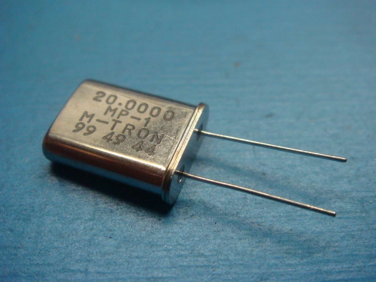 (5) M-TRON MP-1 HC49U 20.0000 MHz 18pF RADIAL MICROPROCESSOR CRYSTAL
