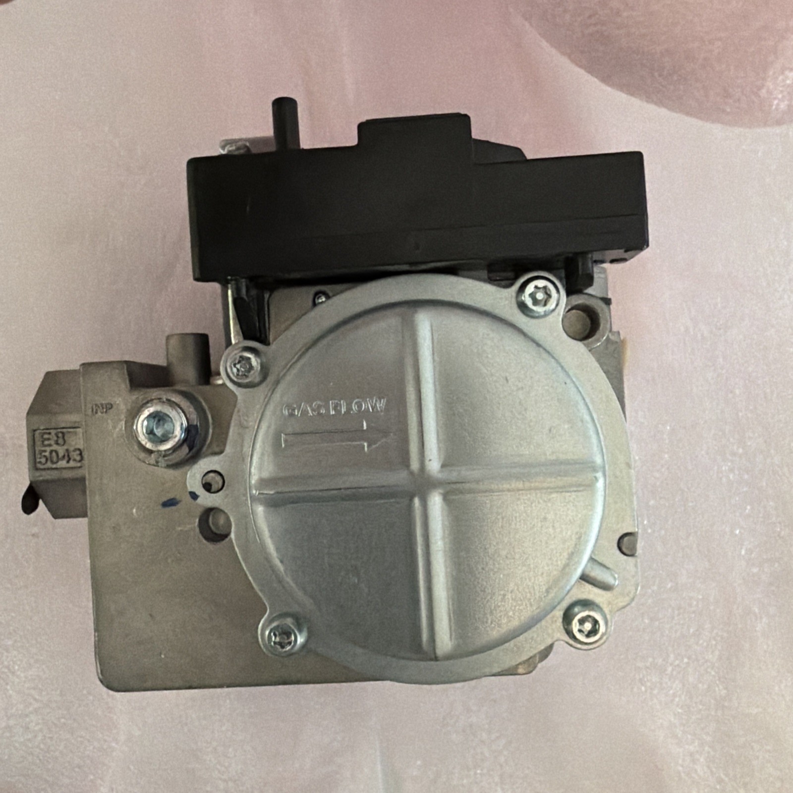 Carrier EF33CW152 Gas Valve OEM 24V 1.5/ 3.5 W.C. Open Box 2 stage gasvavle