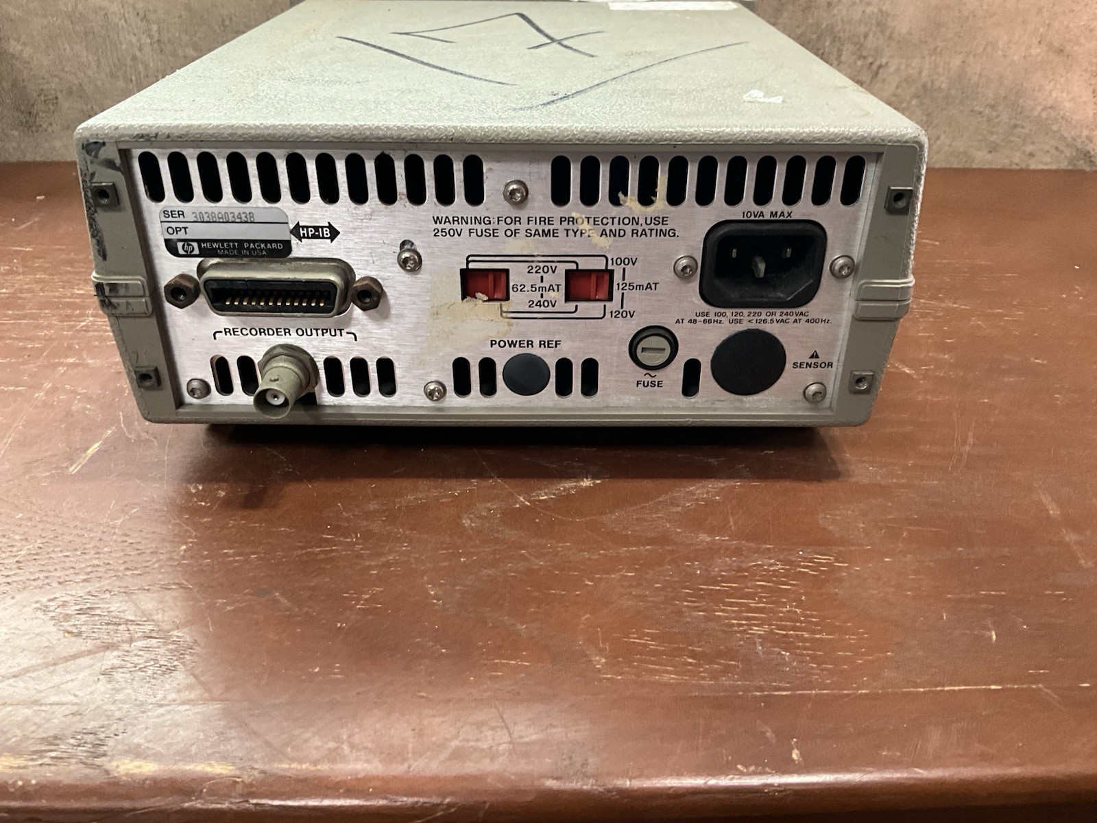 HEWLETT PACKARD 437B POWER METER POWERS ON