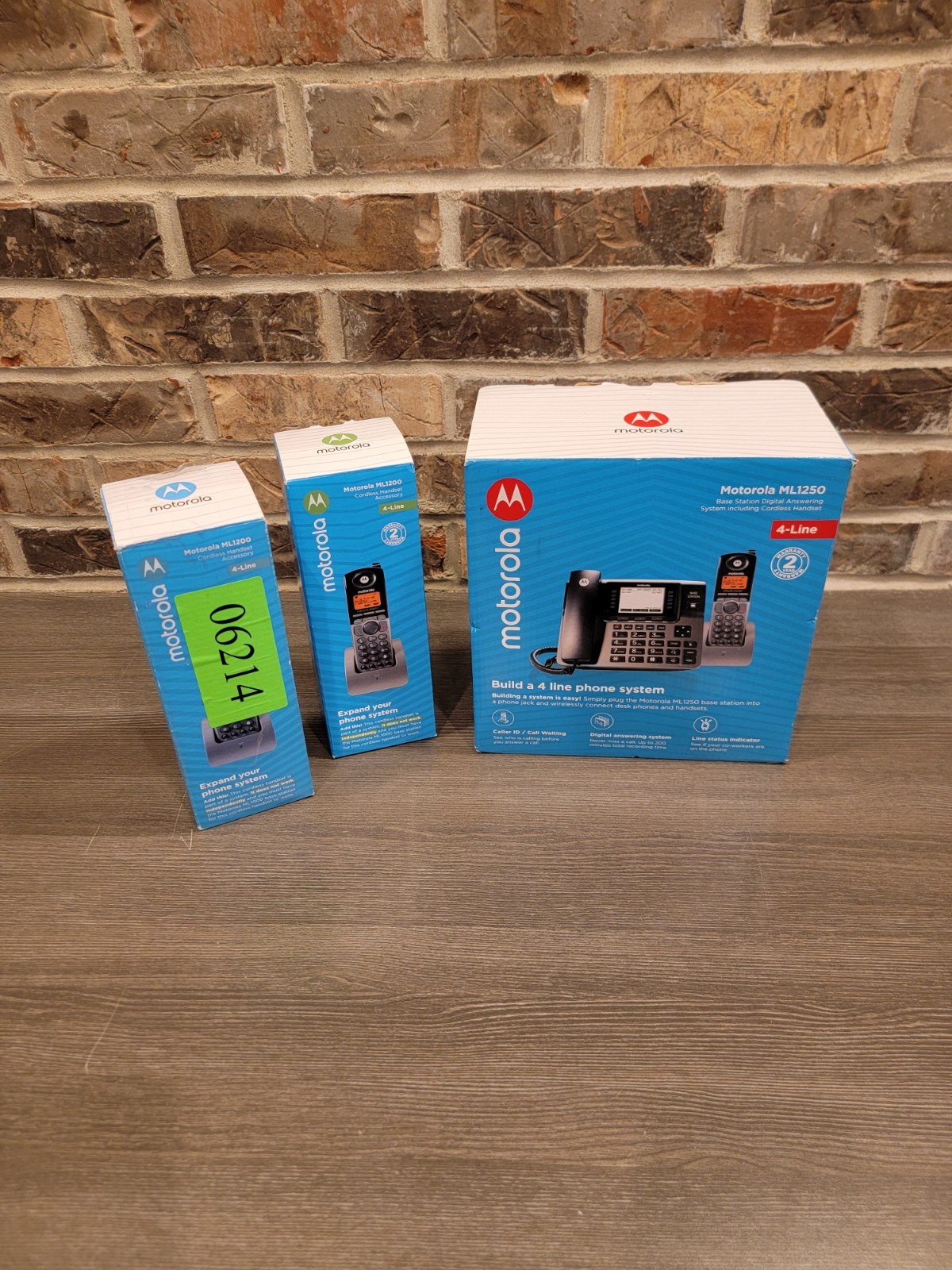 Motorola ML1250 4 line Corded/Cordless Phone System, 3 handset – BOX DAMAGED