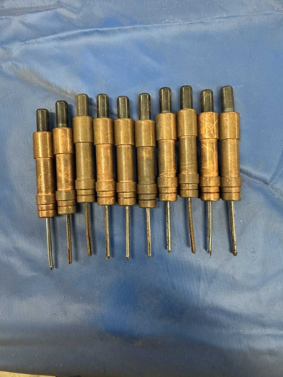1/8” #30 wedgelock cleco cylindrical draw body fastener -used lot of 10