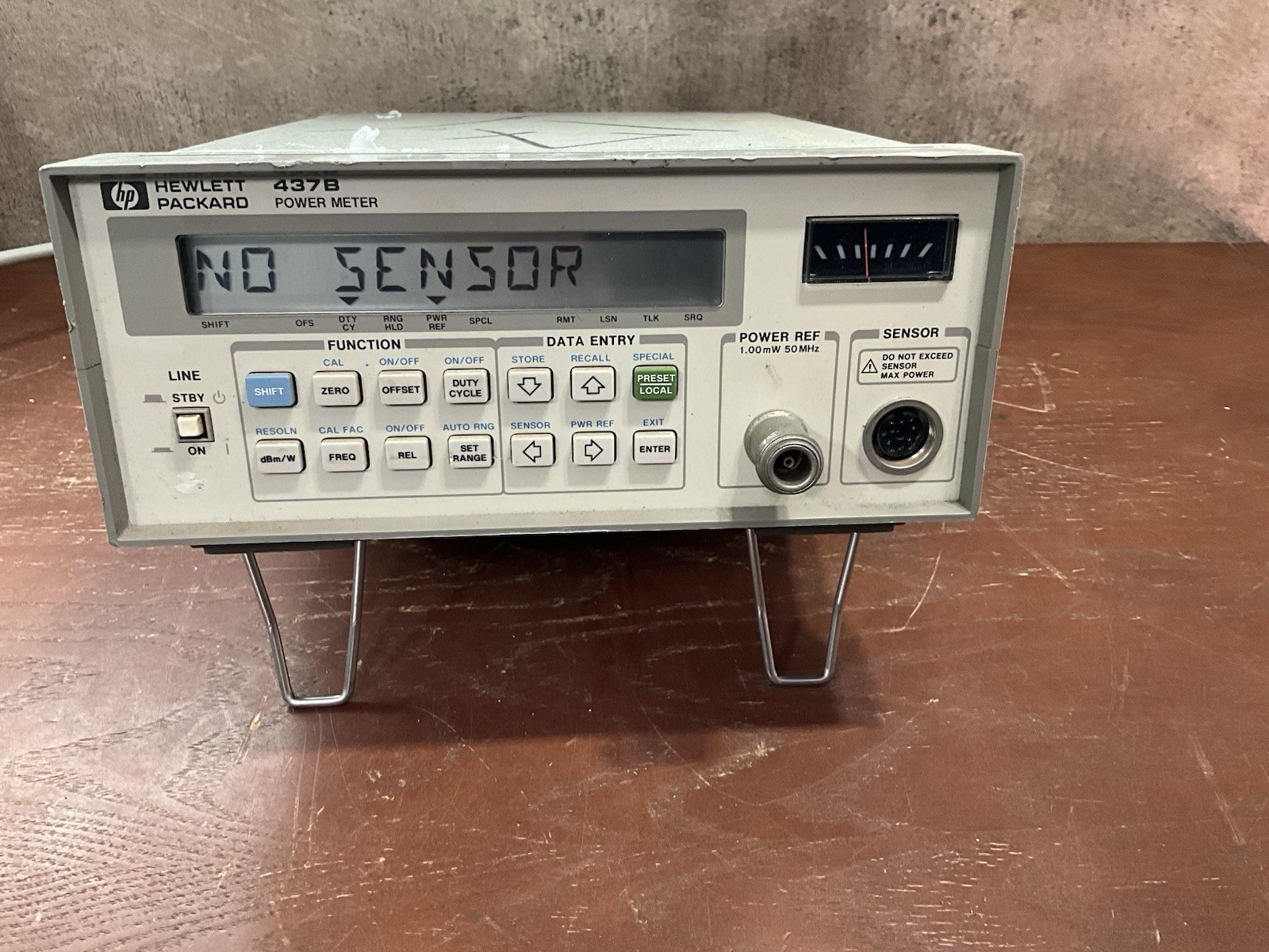 HEWLETT PACKARD 437B POWER METER POWERS ON
