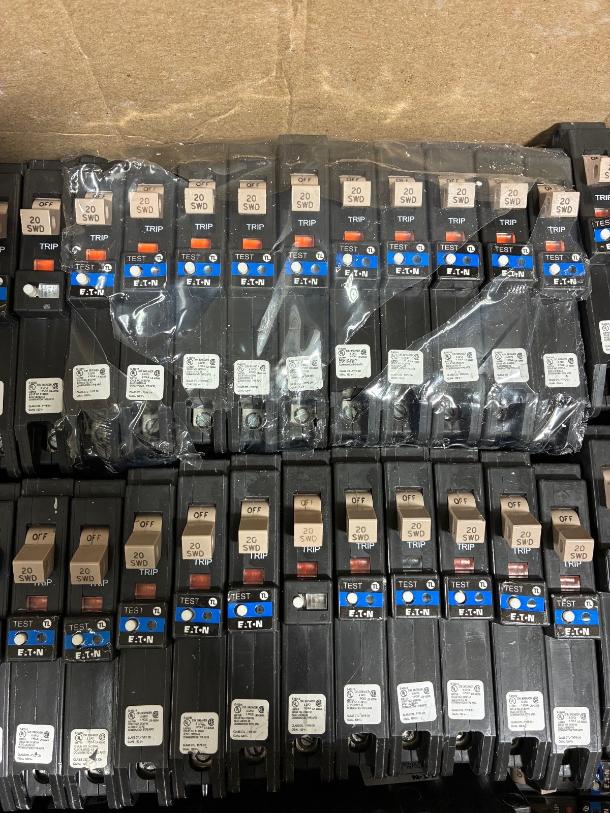 10 PCS CHFP120DF EATON CH 1P 20A AFCI/GFCI DUAL-FUNCTION PLUG-ON CIRCUIT BREAKER