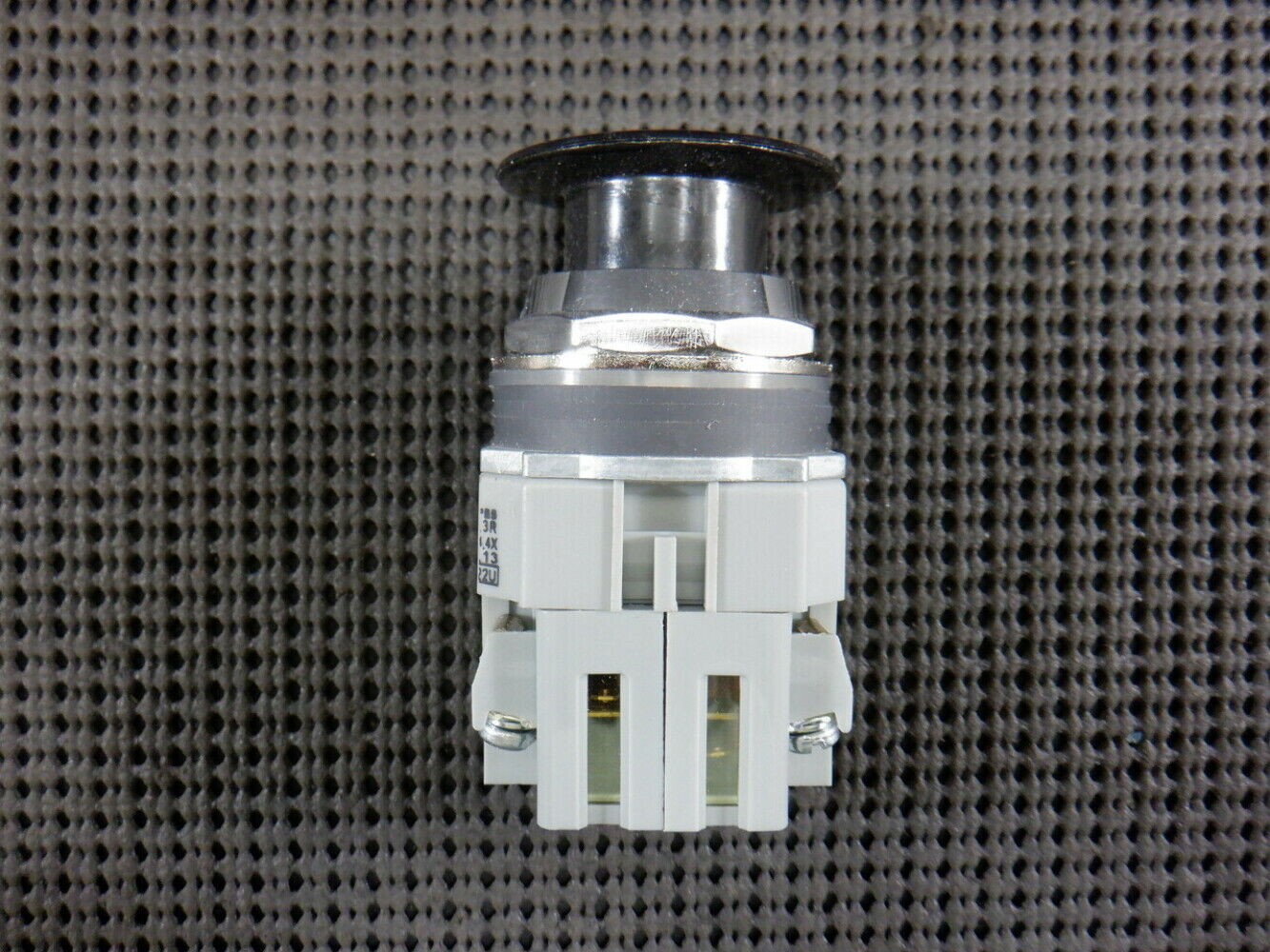 Idec AYD311N-B 30MM Emergency Stop – New In Box