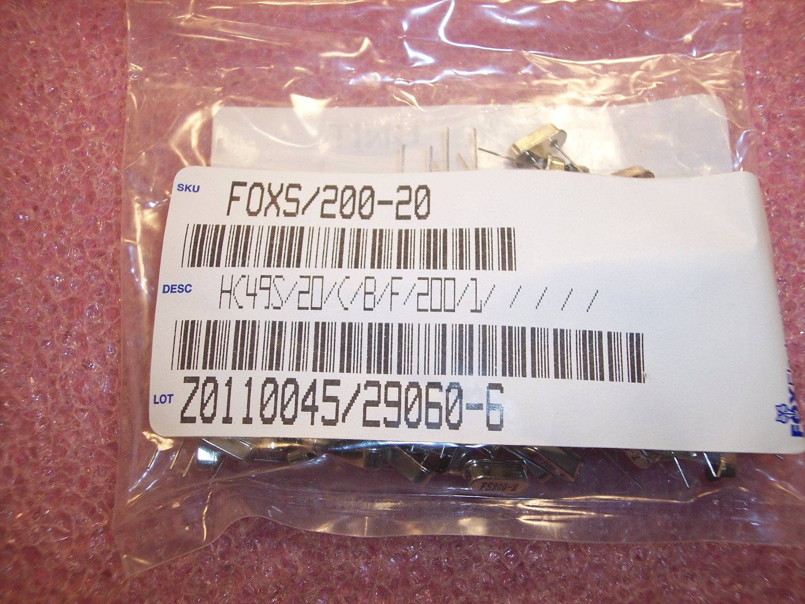 QTY (100) 20 MHz 20pf HC-49/S LOW PROFILE CRYSTALS FOXS/200-20 FOX 20.0000MHz
