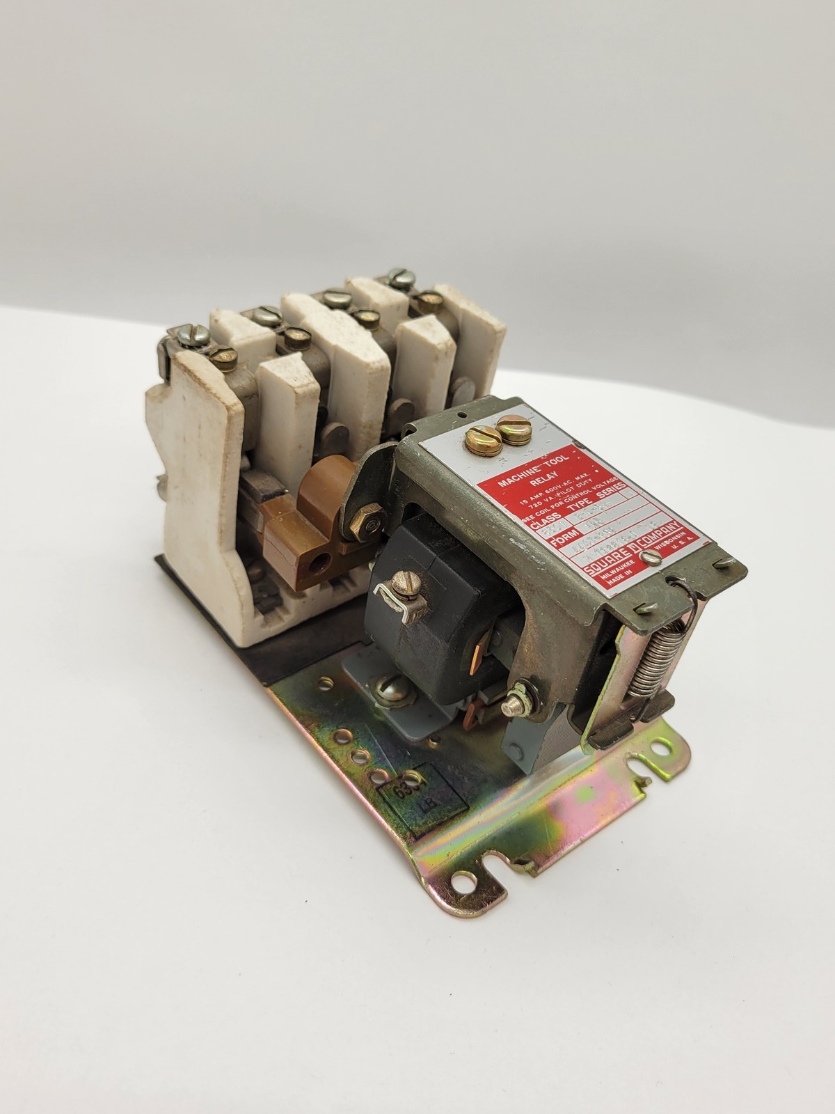 Square D 501 BH0-31 Machine Tool Relay 15A 4P 600V Series A 120/110V Coil