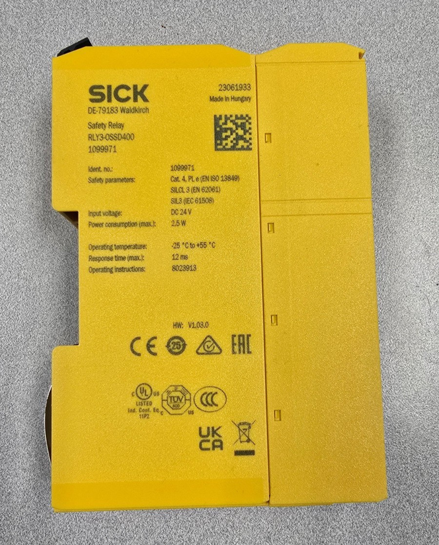 SICK RLY3-OSSD400 (1099971) Safety Relay DC 24V 2.5W DIN Rail Control Panel