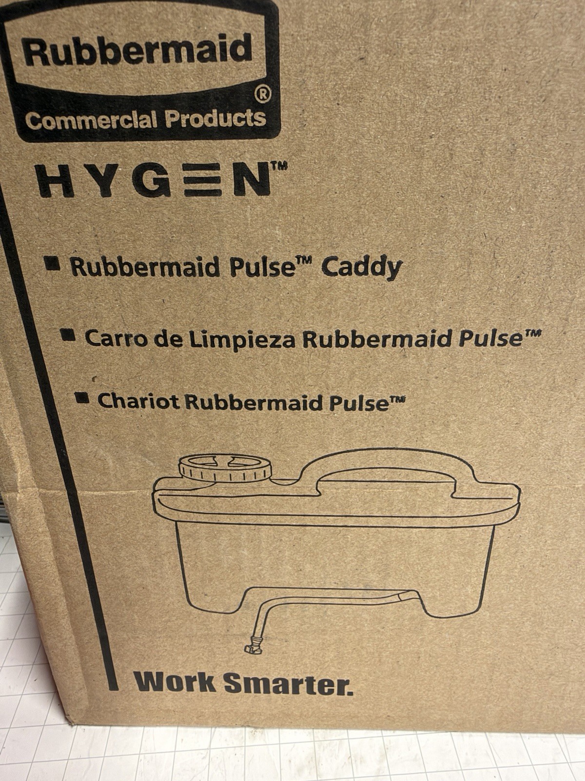 Rubbermaid HYGEN 2 Gal Cleaning Solution Caddy w/ Clean Connect Q96600 NEW