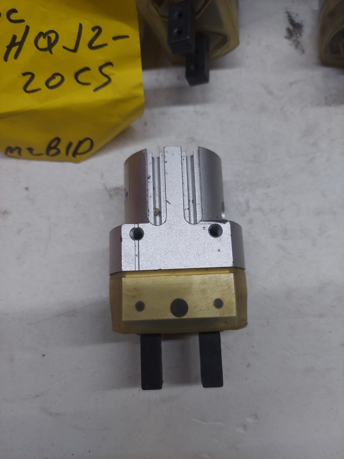 SMC MHQJ2-20CS Robotic Air Gripper PRESS. 0.25 ~ 0.6 MPa 6 AVAILABLE MAKE OFFER