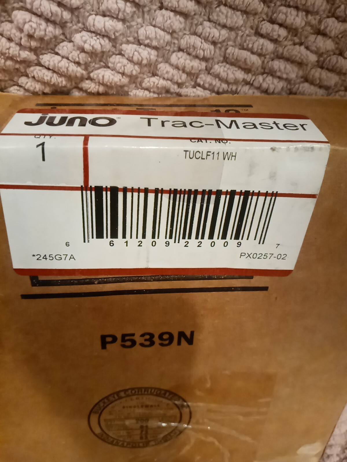 Juno Trac-Master TUCLF11WH 2 Circuit Current Limiting End Feed 5 1/8″ x 4 9/16″
