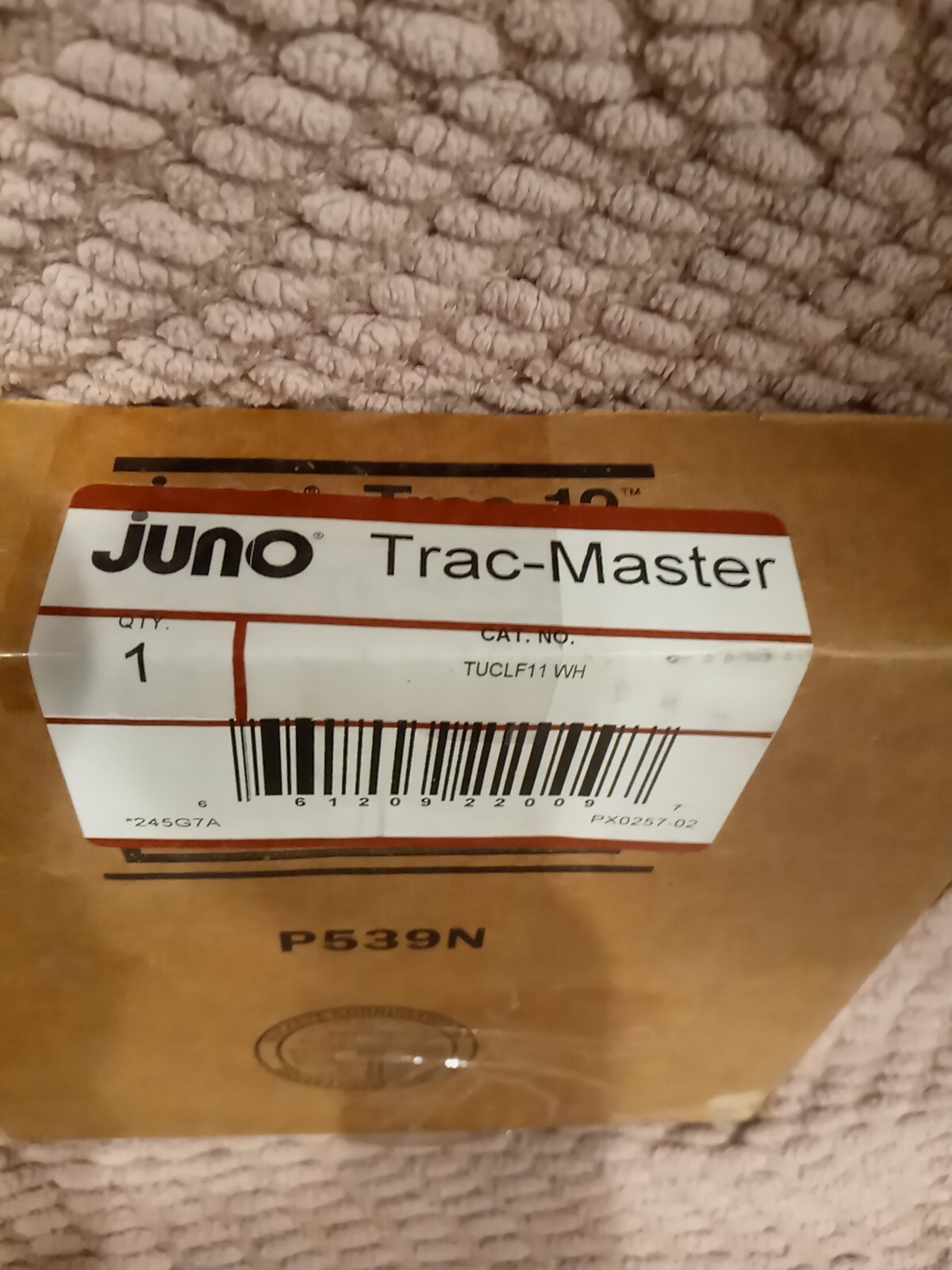 Juno Trac-Master TUCLF11WH 2 Circuit Current Limiting End Feed 5 1/8″ x 4 9/16″