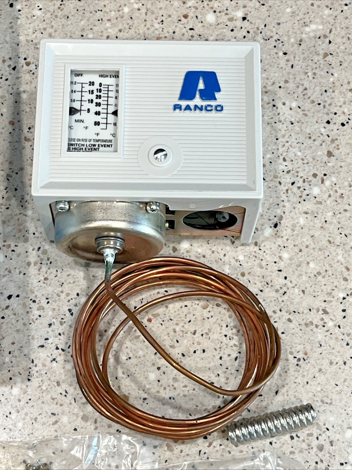 Ranco 010-1409 COMMERCIAL TEMP CONTROL. 0°F-55°F. 72″ CAP W/BULB 010-1409-070