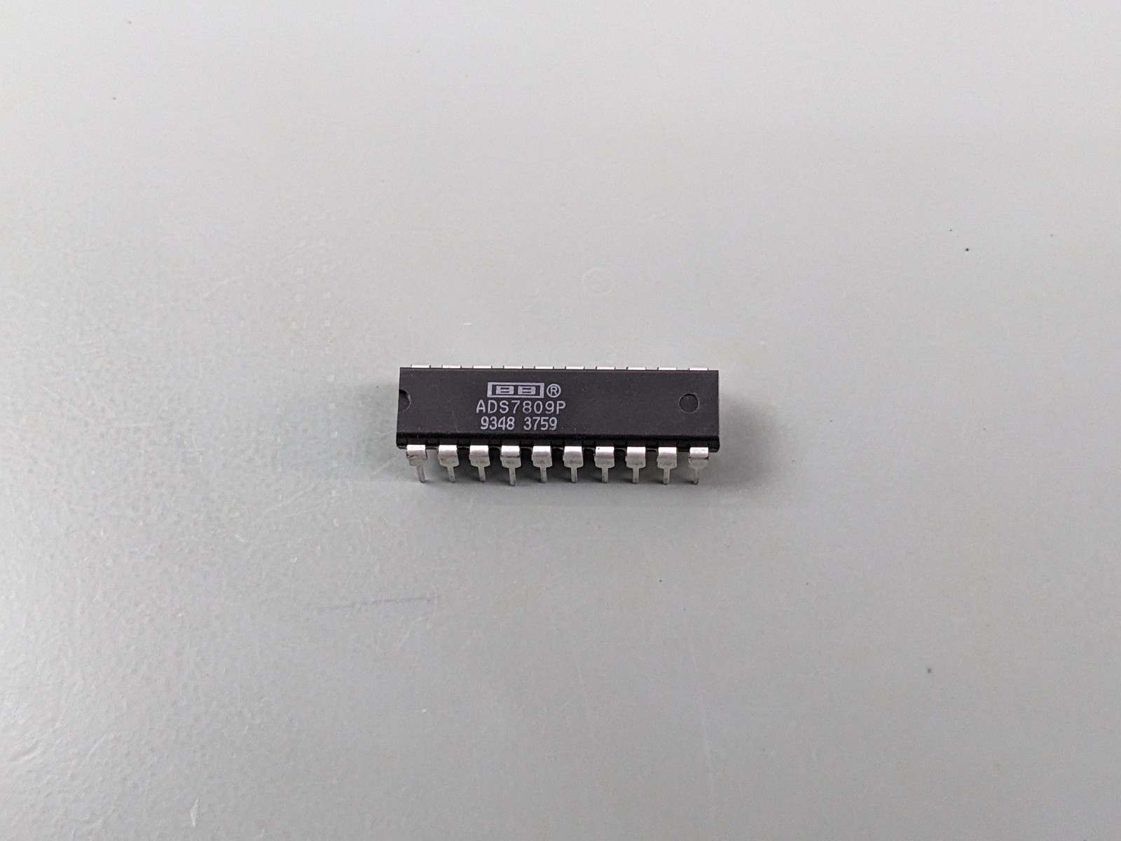 ADS7809P 16-Bit Data Aquisition/Converter ADC IC, Burr-Brown