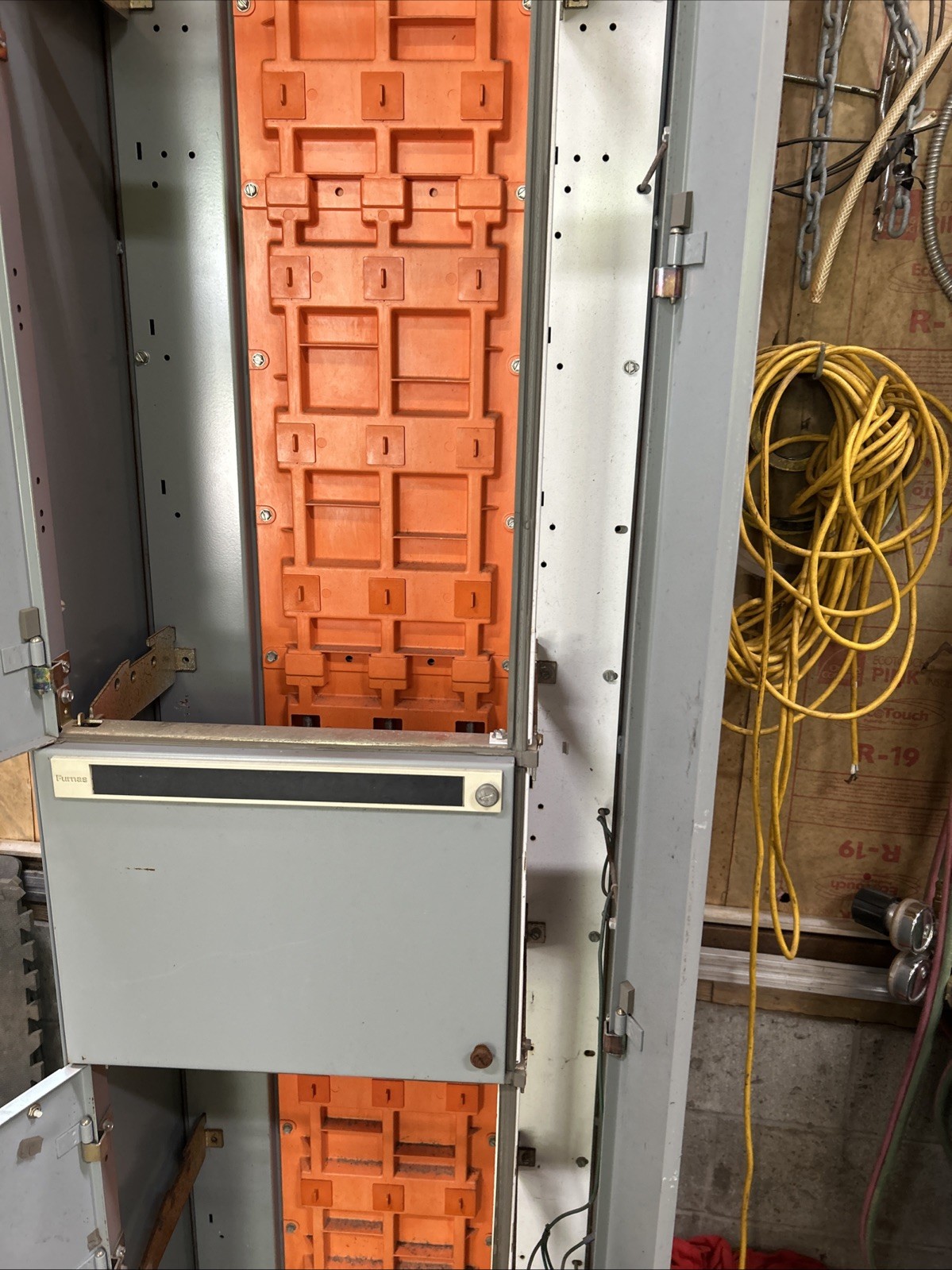Furnas System 89 Electrical Cabinet, # 898FW1338-1 Bus 600A Vert 300 42k A600v