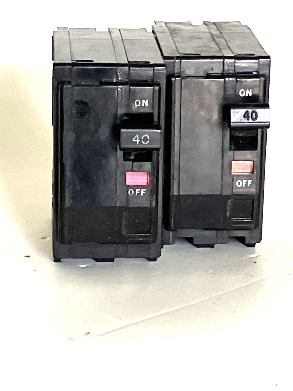 Square D QO240 40A 2P Circuit Breaker Black Face Trip Window Used