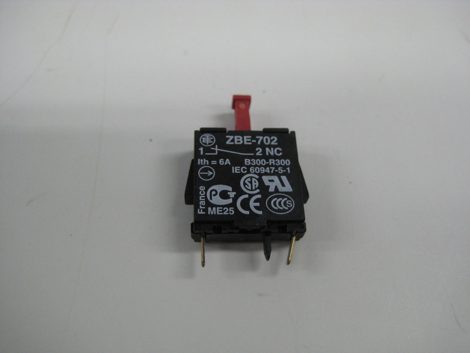 SCHNEIDER ELECTRIC ZBE-702 SWITCH NSNP