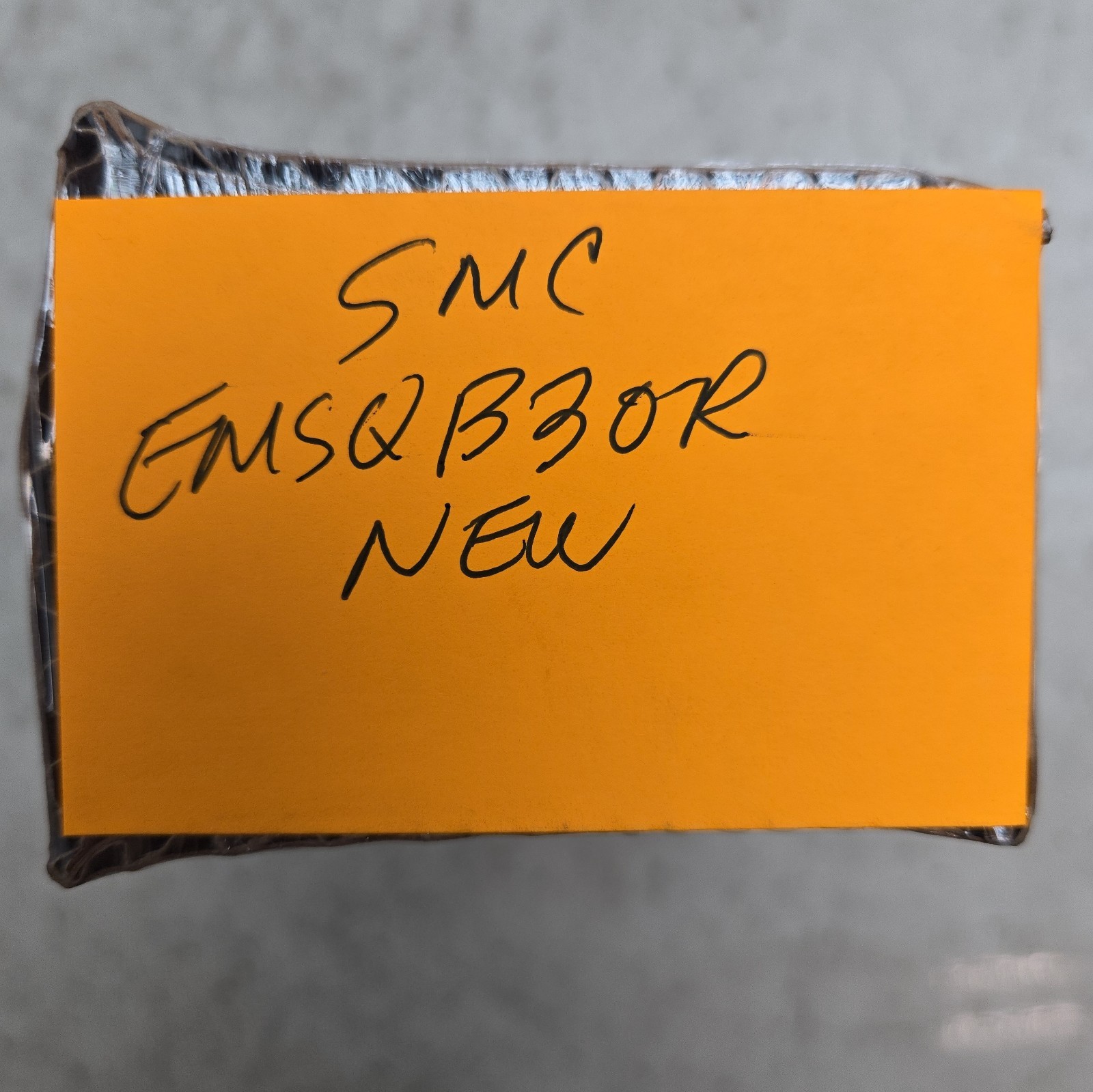 Smc EMSQB30R Pneumatic Rotary Actuator With Table 30 Body Size 0.6 Mpa New