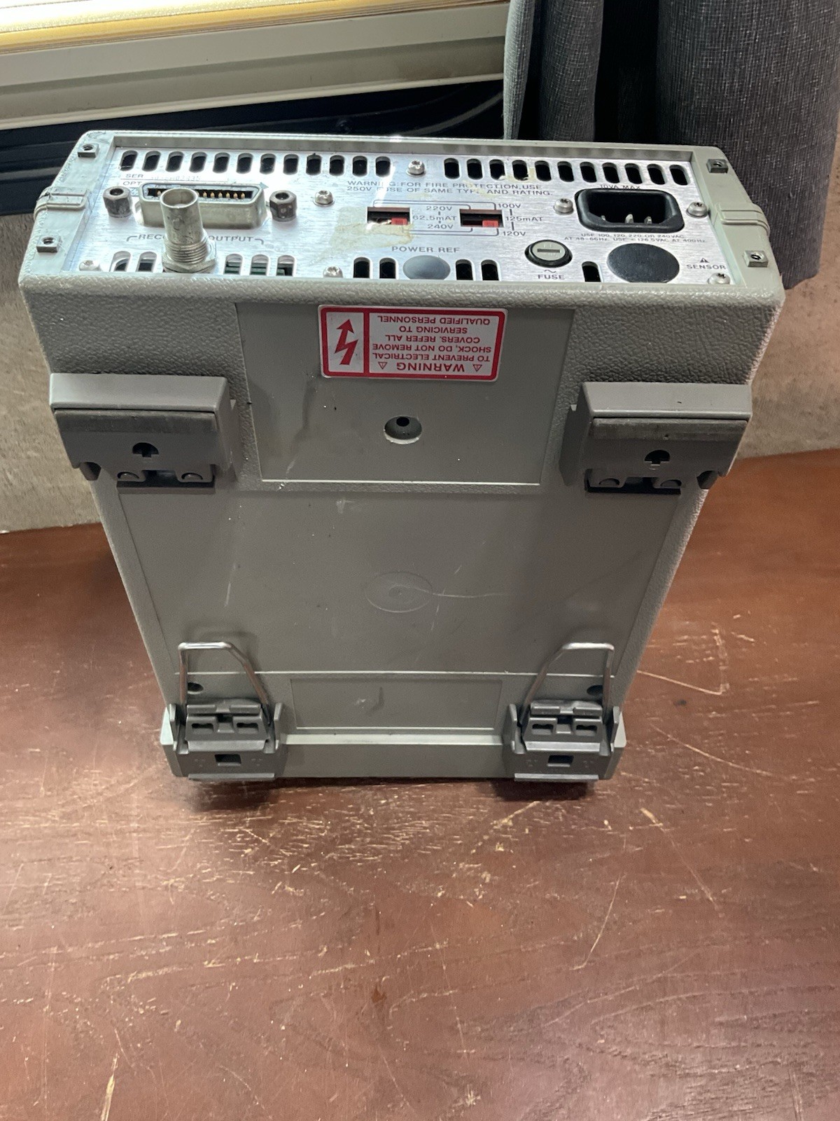 HEWLETT PACKARD 437B POWER METER POWERS ON