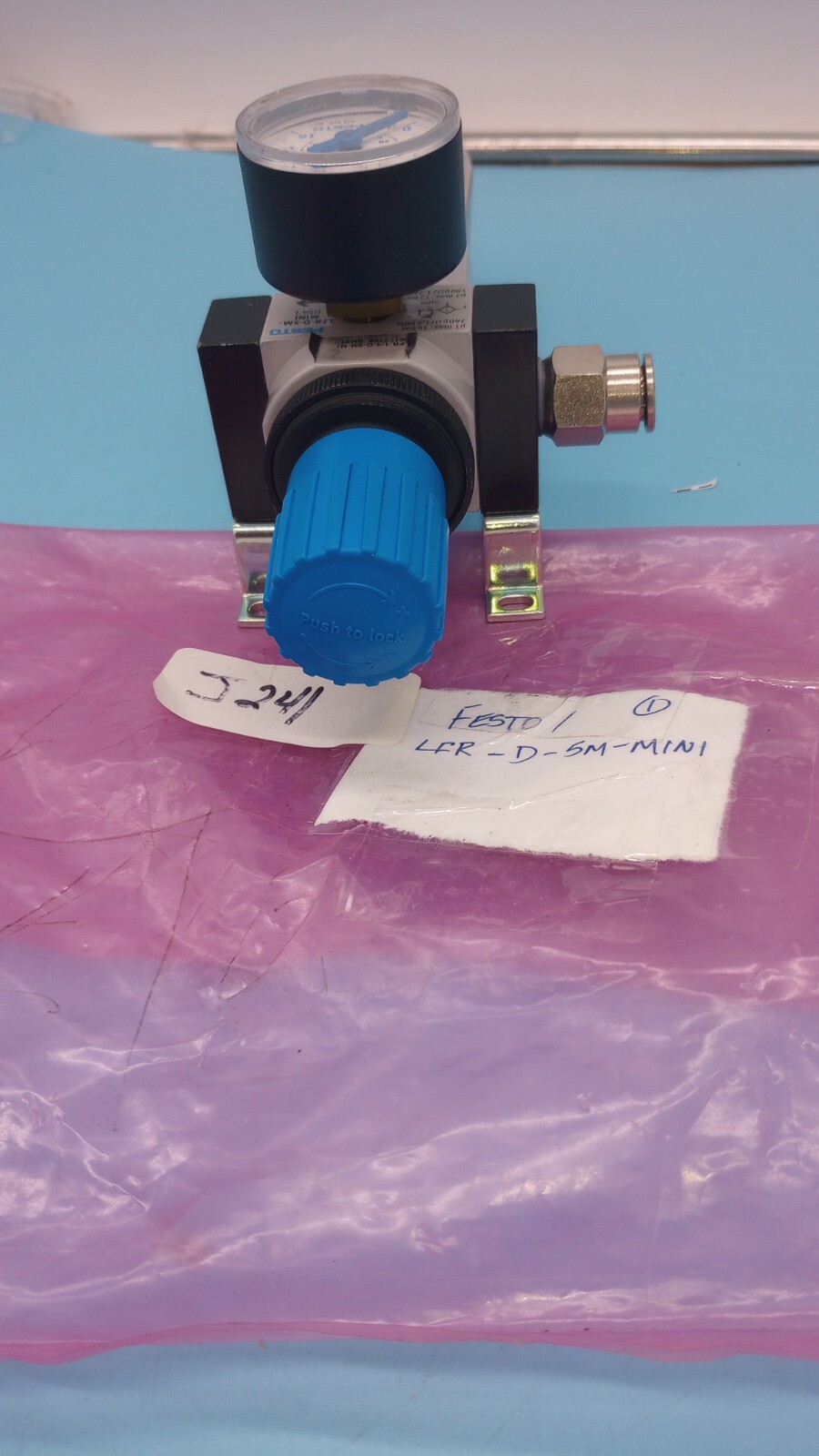 FESTO LFR-D-5M-MINI B943 REGULATOR + WITH PRESSURE GAUGE