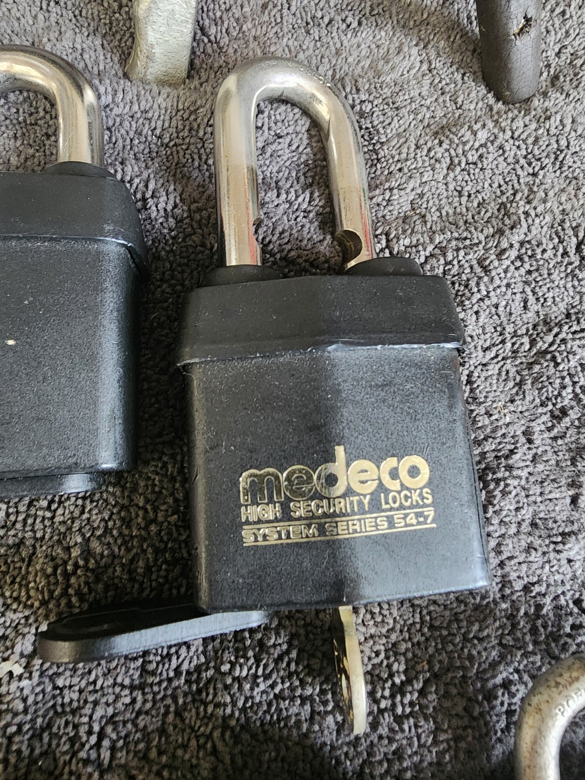 4 MEDECO Padlocks KEYED ALIKE 54 SerieS Weather Guard Heavy DUTY.
