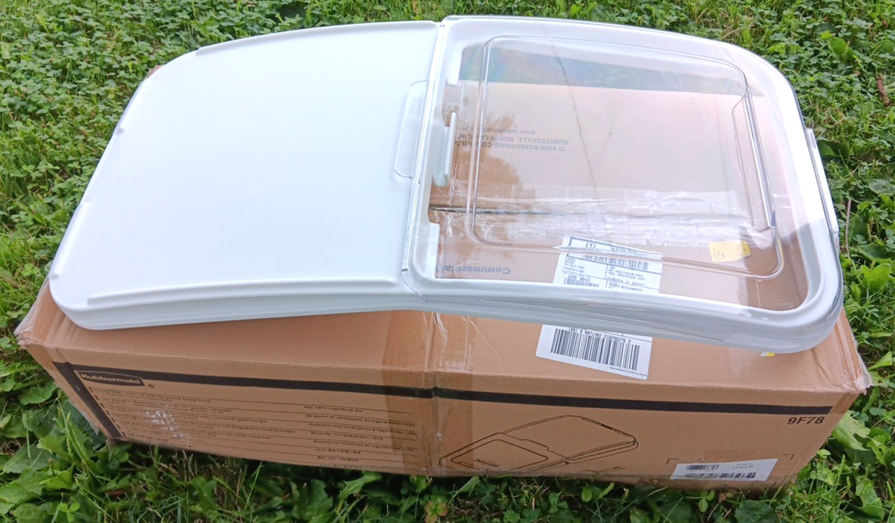 Rubbermaid FG9F7800CLR Clear Sliding Lid w/ 32 oz Scoop for 3602-88