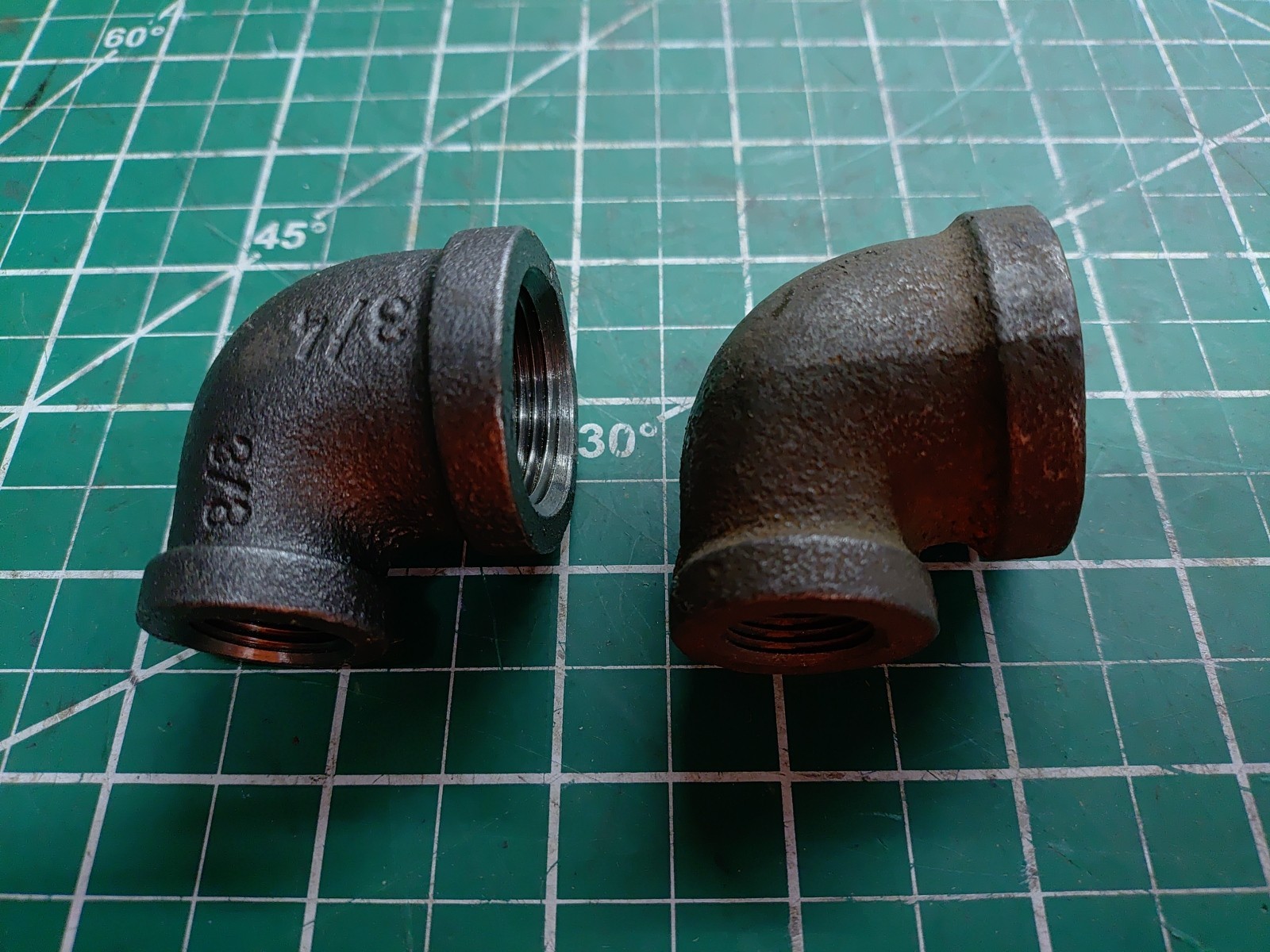 (2) RED90-12-6 Black Malleable Iron 90° Reducer Elbow Female 3/4 NPT to 3/8 NPT