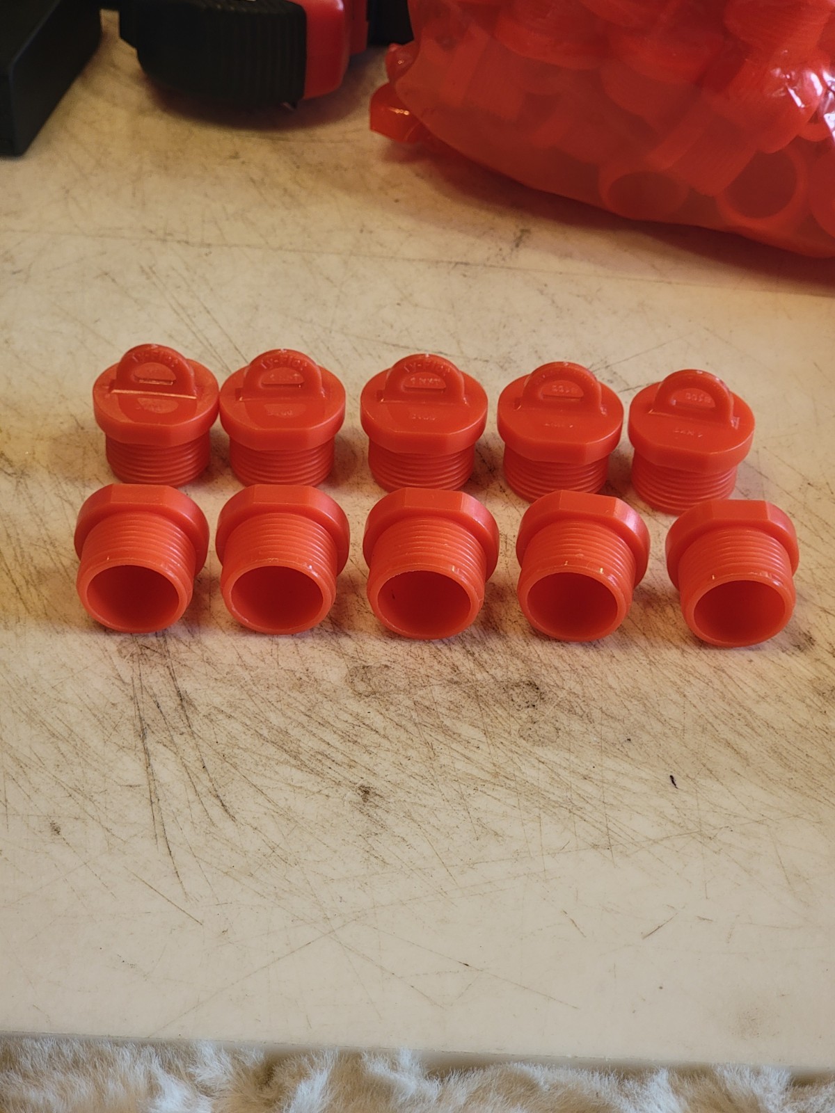 TY-Flot RED HDPE Plastic Threaded Plug With Loop for 1″ NPT Pipe Fittings.10pk