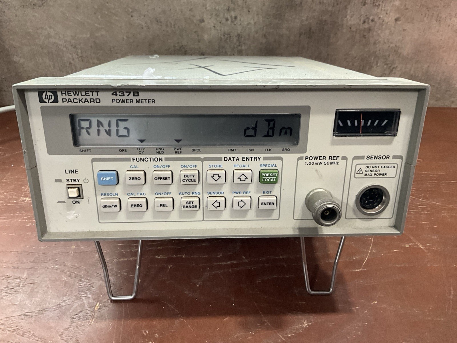 HEWLETT PACKARD 437B POWER METER POWERS ON