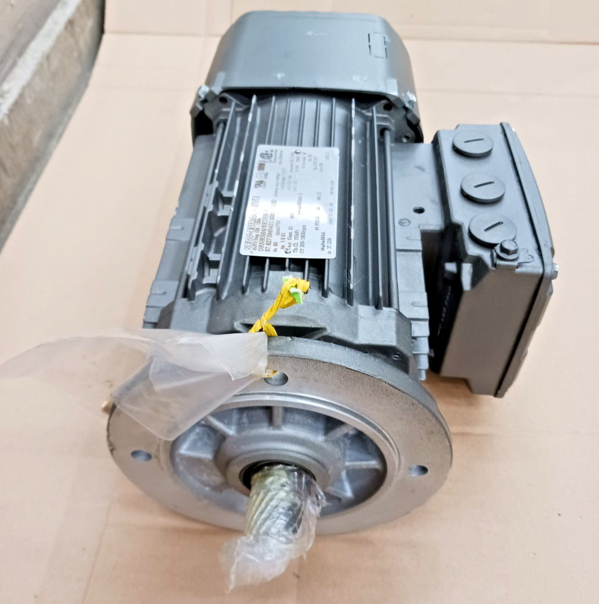 New Sew Eurodrive 1 HP Ac Inverter Motor 1750 Rpm 230/460 Vac DRN80M4/BE1HR/FG