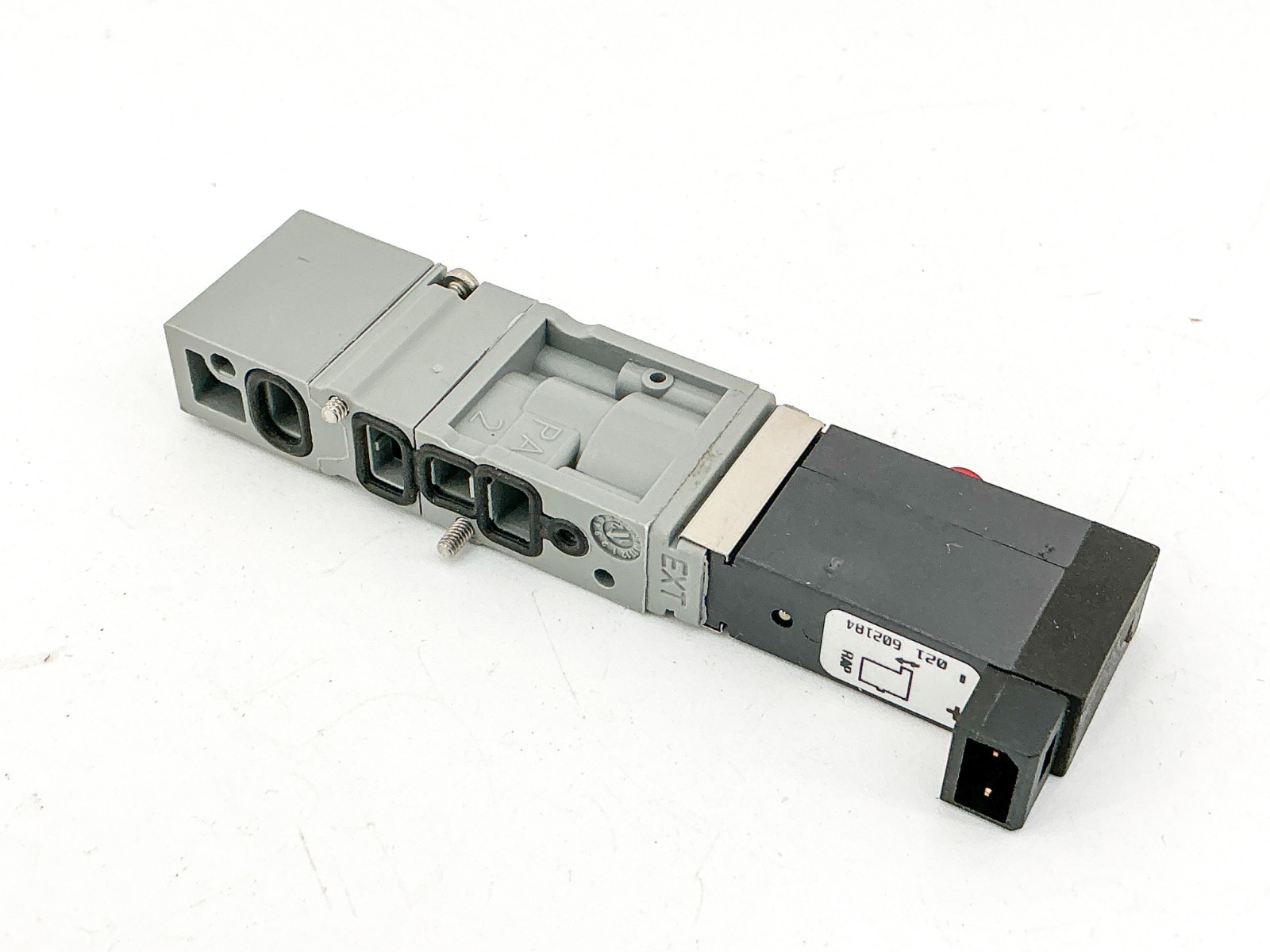 New Burkert 6524 C Solenoid Valve 2.5-10Bar 24V 0.8W W15MA 00184043 – No Box