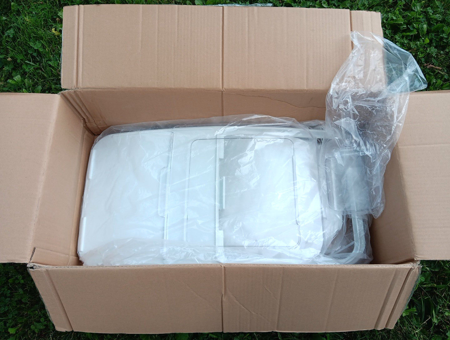 Rubbermaid FG9F7800CLR Clear Sliding Lid w/ 32 oz Scoop for 3602-88