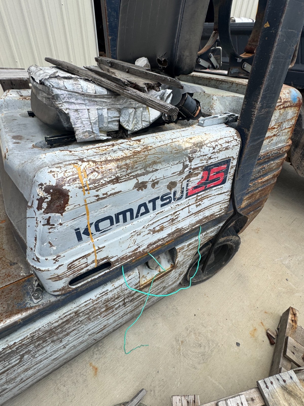 KOMATSU 25 PROPANE FORKLIFT 2500LBS. FORK TRUCK