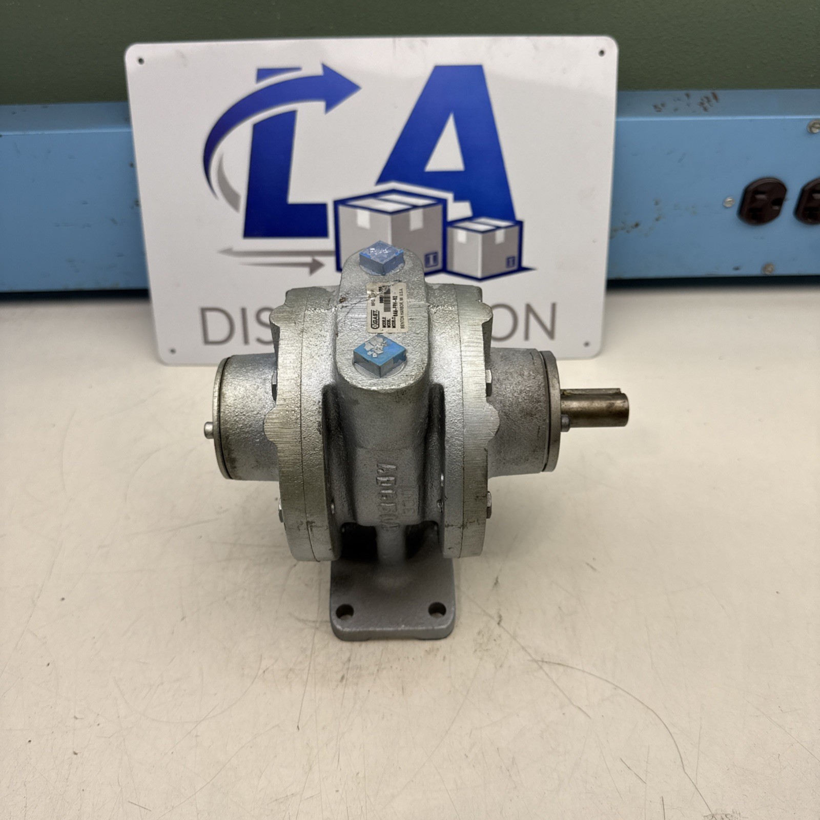 GAST Air Motor: 4 hp, 84 in-lb Torque, 3,000 RPM, 130 cfm, Foot, 1/2 in NPT,