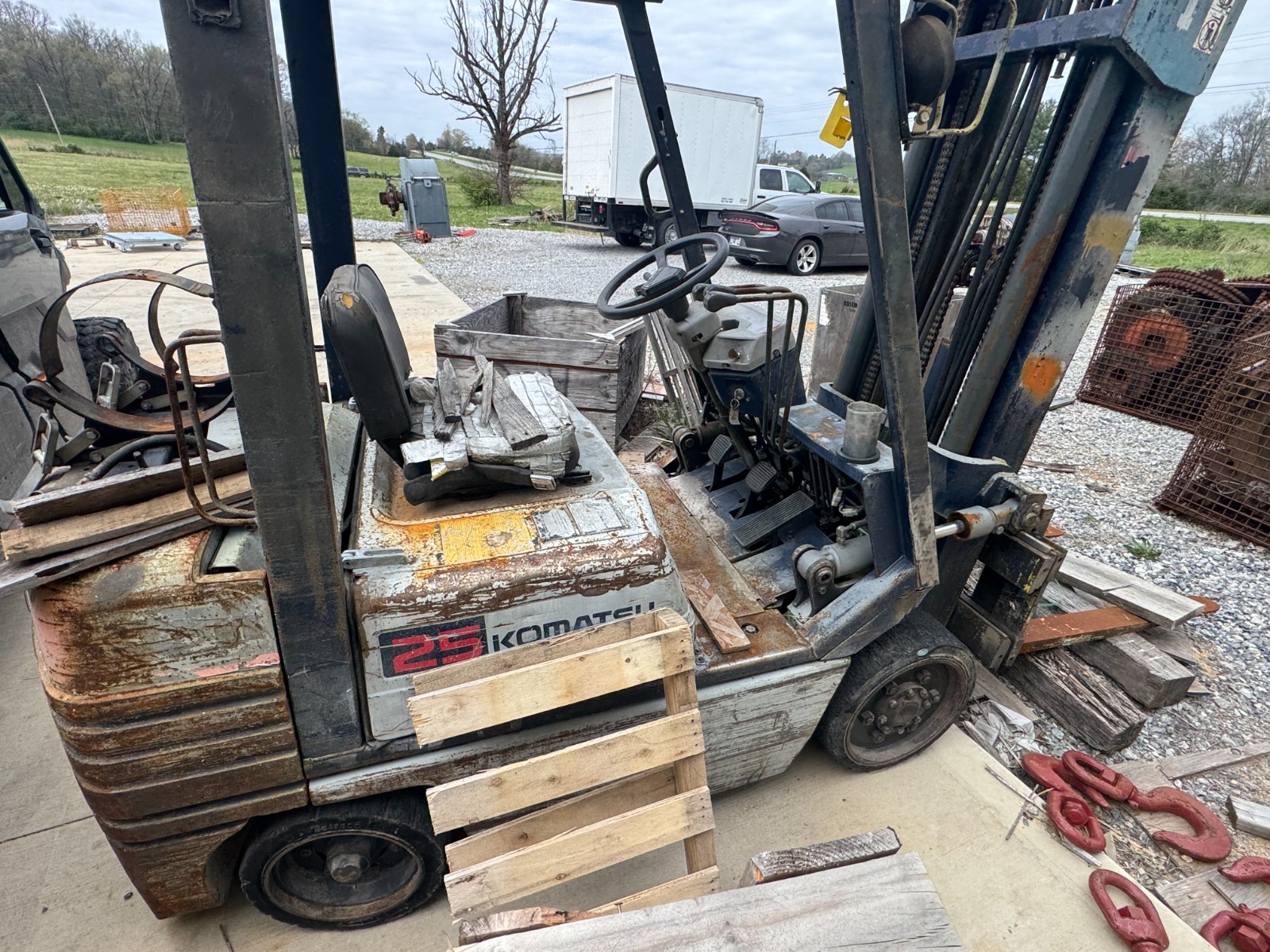 KOMATSU 25 PROPANE FORKLIFT 2500LBS. FORK TRUCK