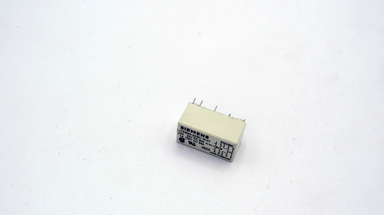 V23042-B2351-B101 SIEMENS HIGH DIELECTRIC POLARIZED PC BOARD RELAY (3/PK)