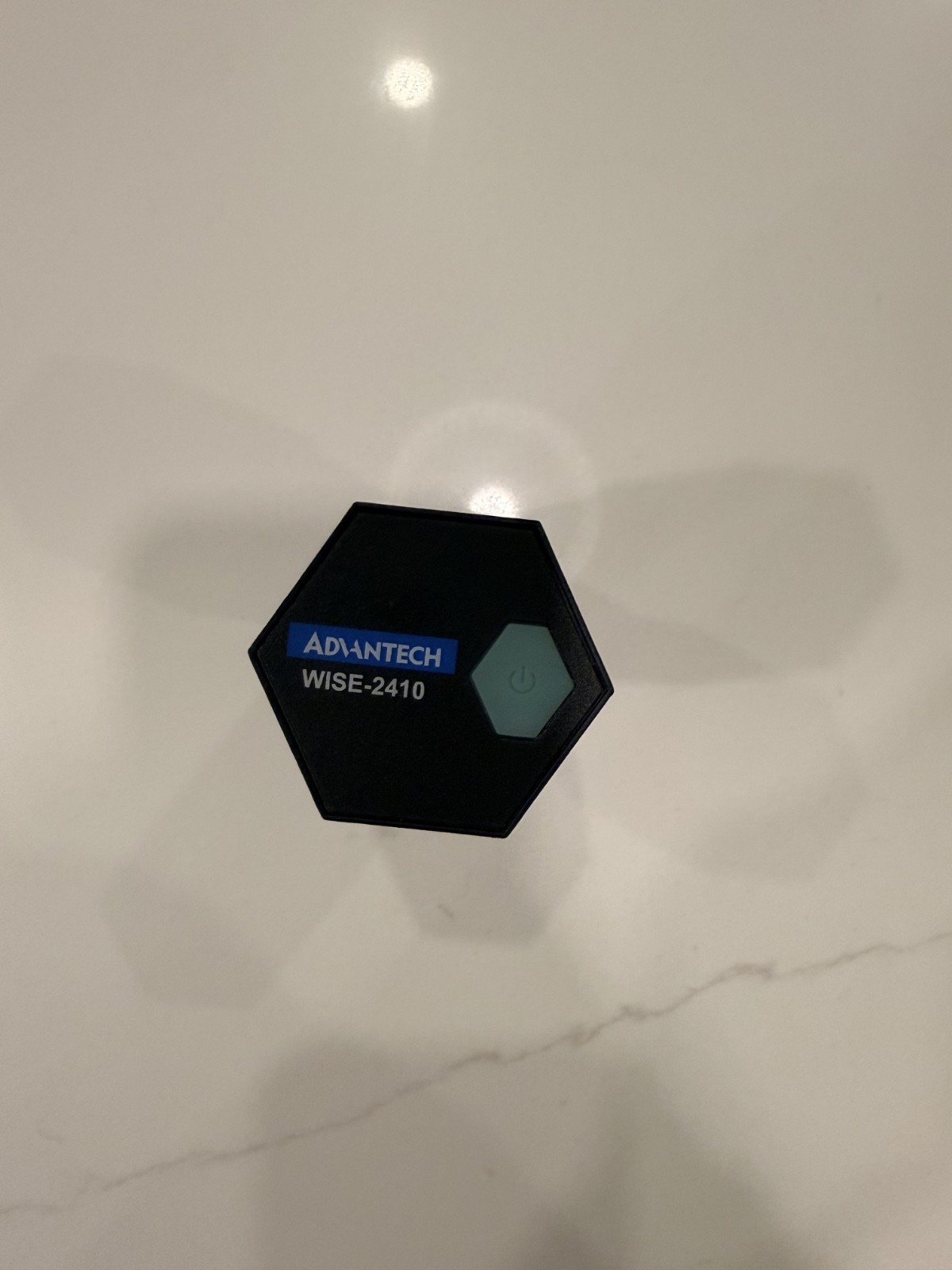 Advantech WISE-2410-NB Wireless Triaxial LoRaWAN Vibration Sensor