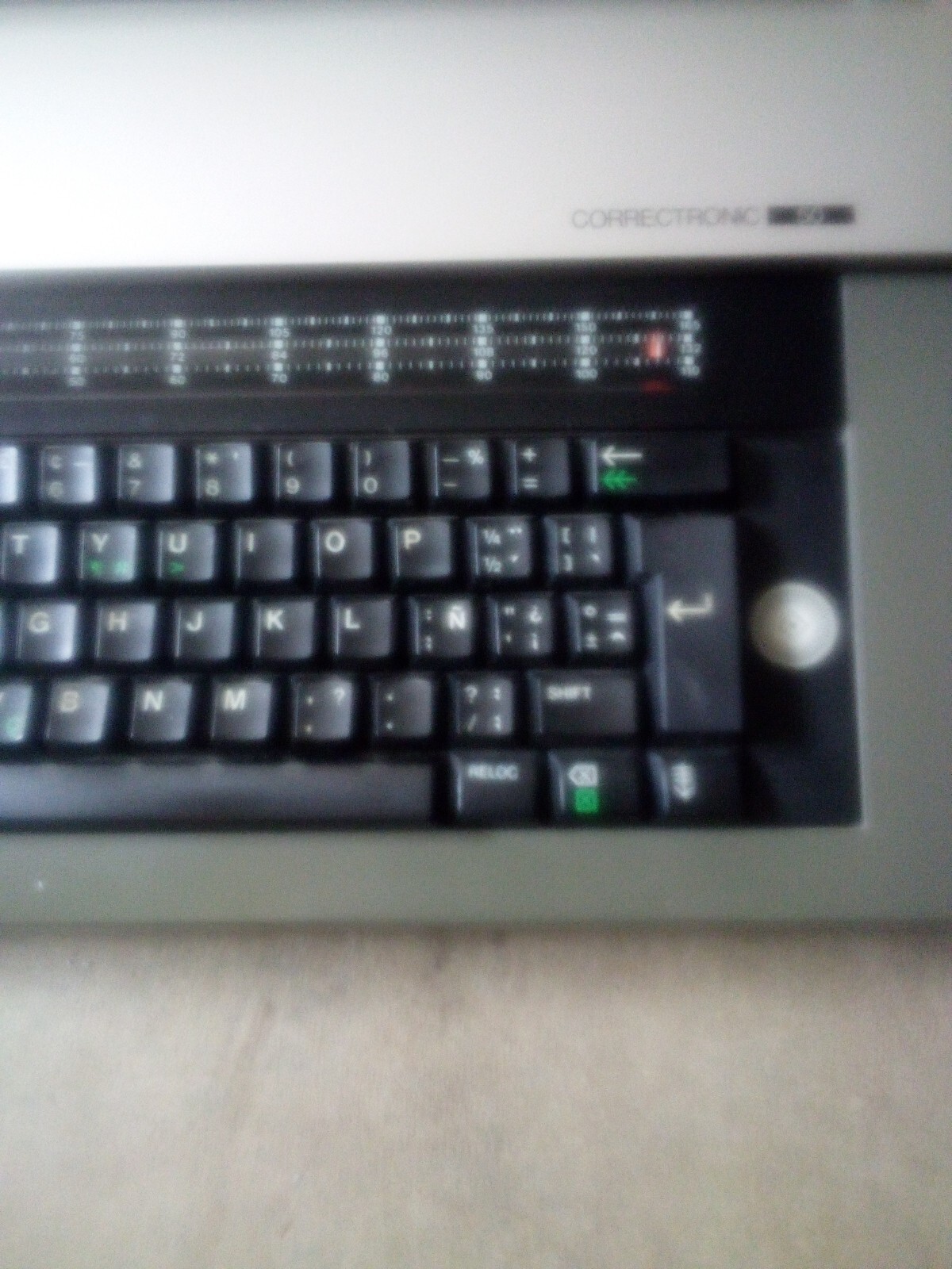 BROTHER TYPEWRITER CORRECTRONIC DAISEY WHEEL ELECTRONIC CE-50 w/ LID
