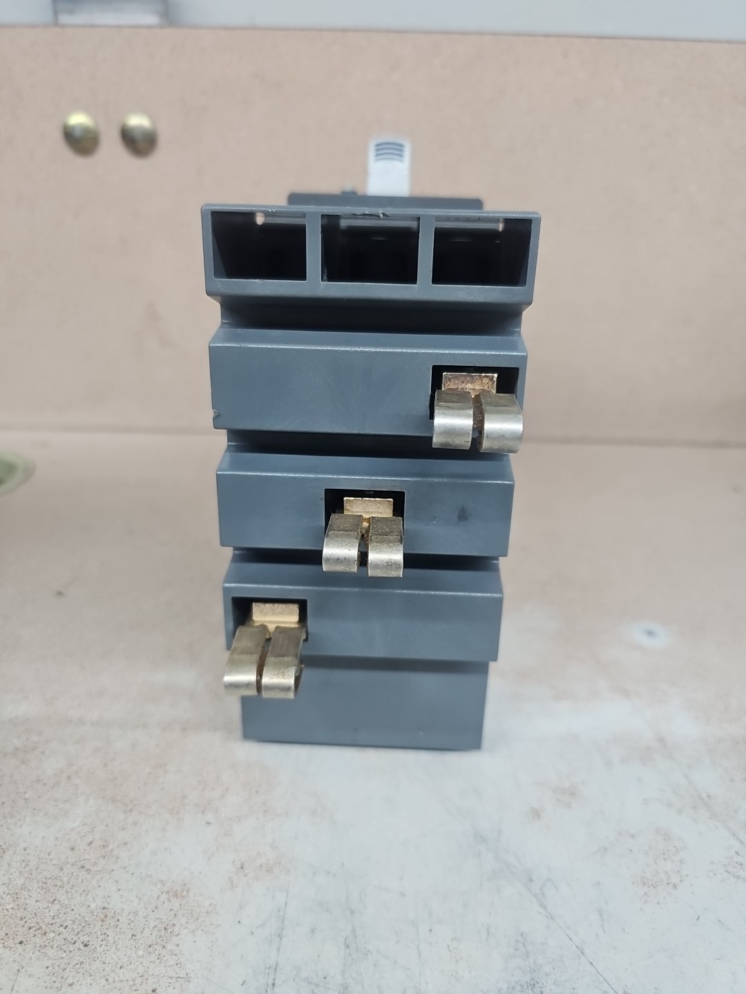 ABB NTO CIRCUIT BREAKER XT1HU3100AYD000XXX 1SDA074706R1 I-LINE 100A 600Y/347V 3P