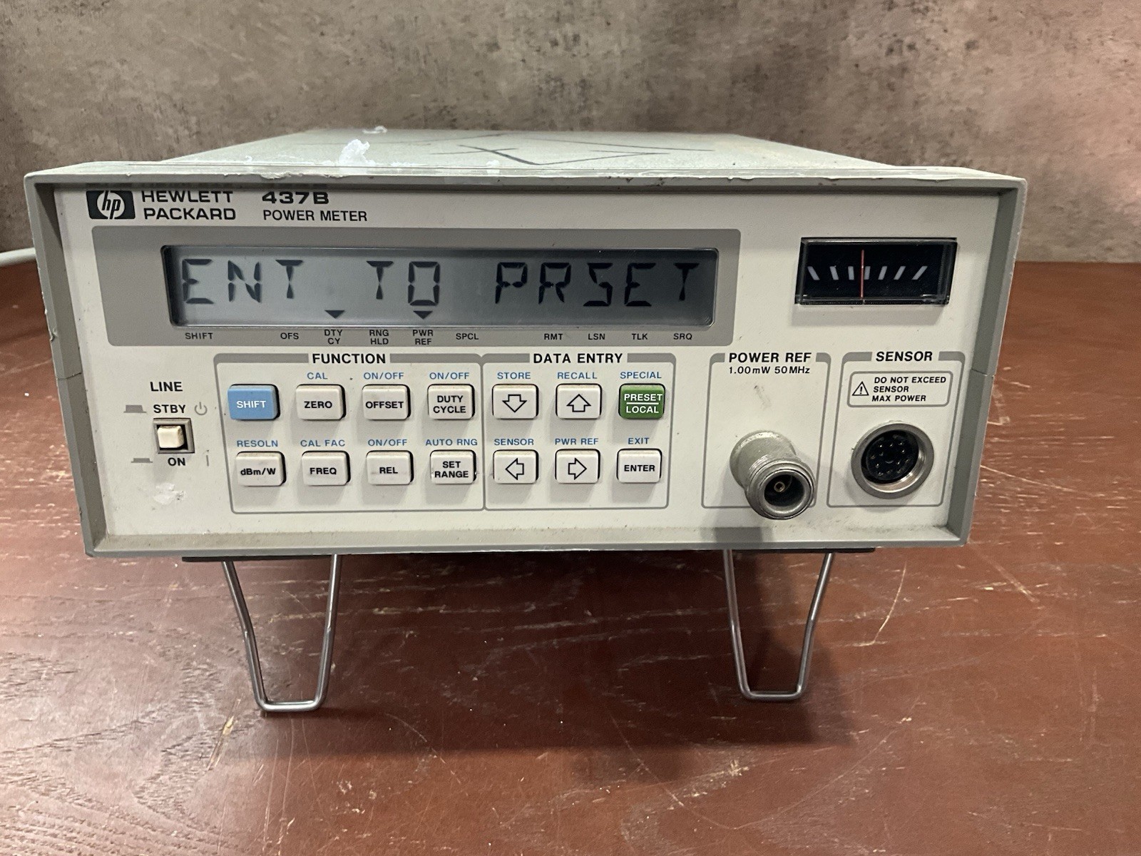 HEWLETT PACKARD 437B POWER METER POWERS ON