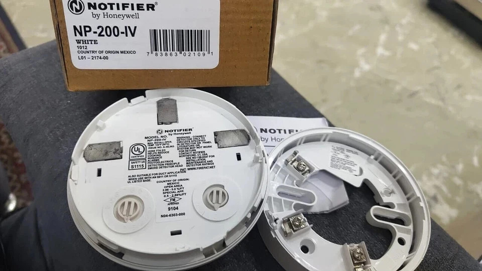 NOTIFIER NP-200-IV PHOTOELECTRIC SMOKE DETECTOR fast ship