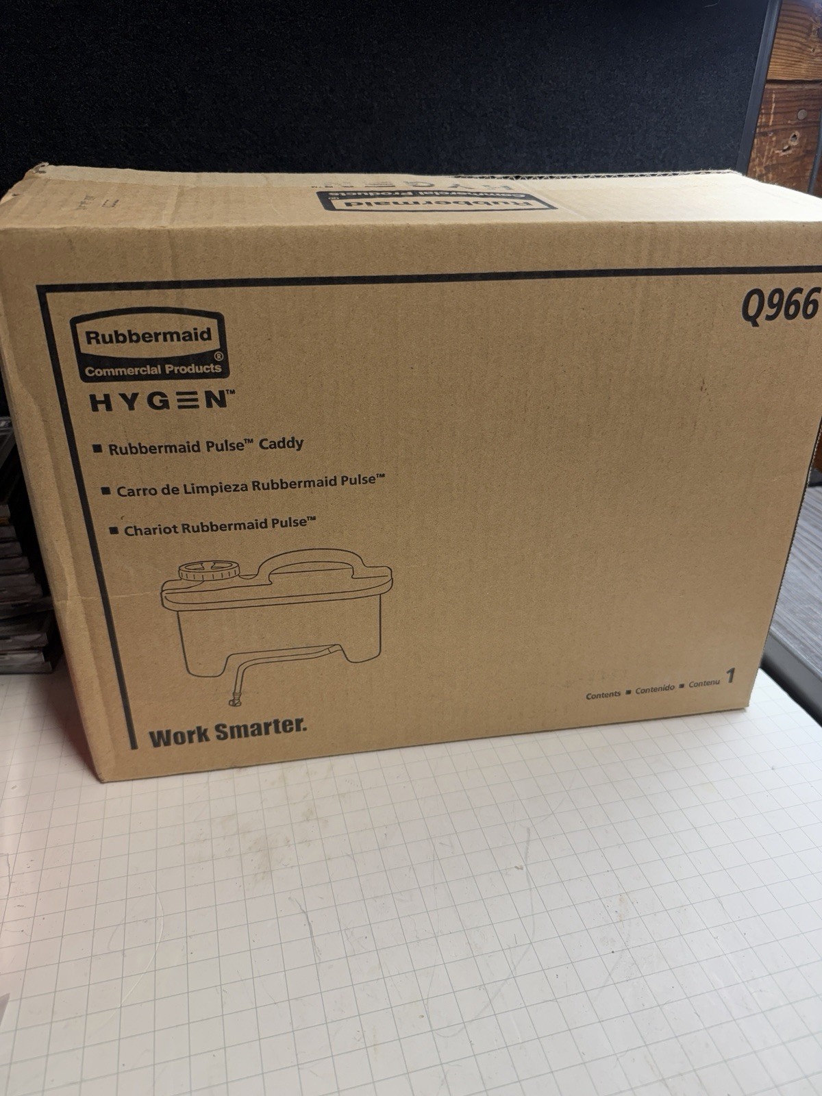 Rubbermaid HYGEN 2 Gal Cleaning Solution Caddy w/ Clean Connect Q96600 NEW