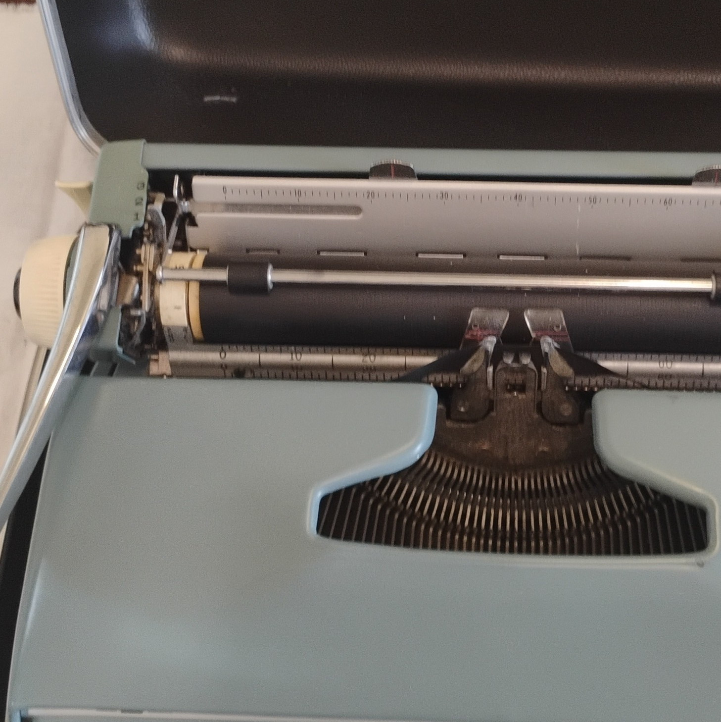 Smith-Corona SCM Super Sterling Portable Typewriter w/ Case Blue Works Perfectly