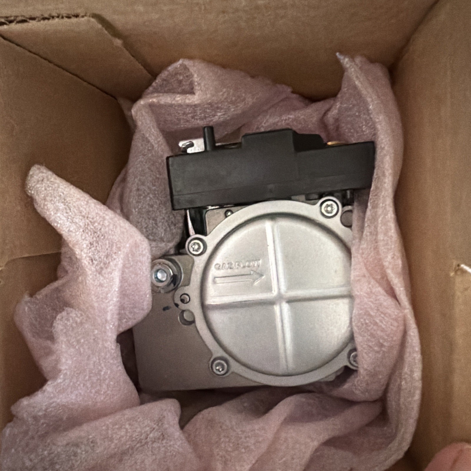 Carrier EF33CW152 Gas Valve OEM 24V 1.5/ 3.5 W.C. Open Box 2 stage gasvavle