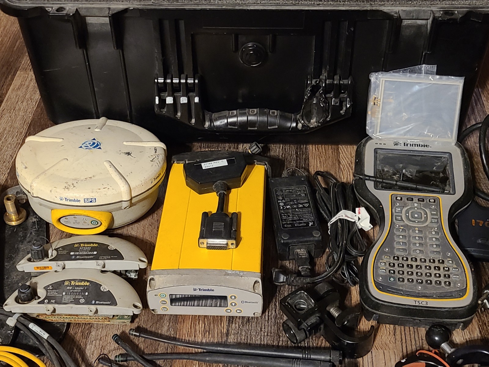 Huge Lot Trimble SPS852 Base Receiver, SPS780 Rover, Data Collector, Cables MORE