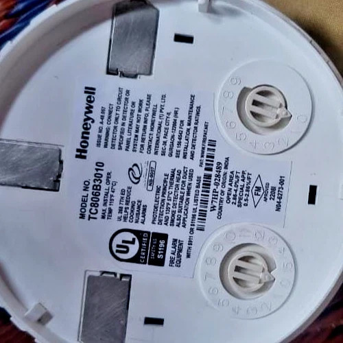 Honeywell TC806B3010 Smoke Detector NEW – FREE EXPRESS SHIPPING